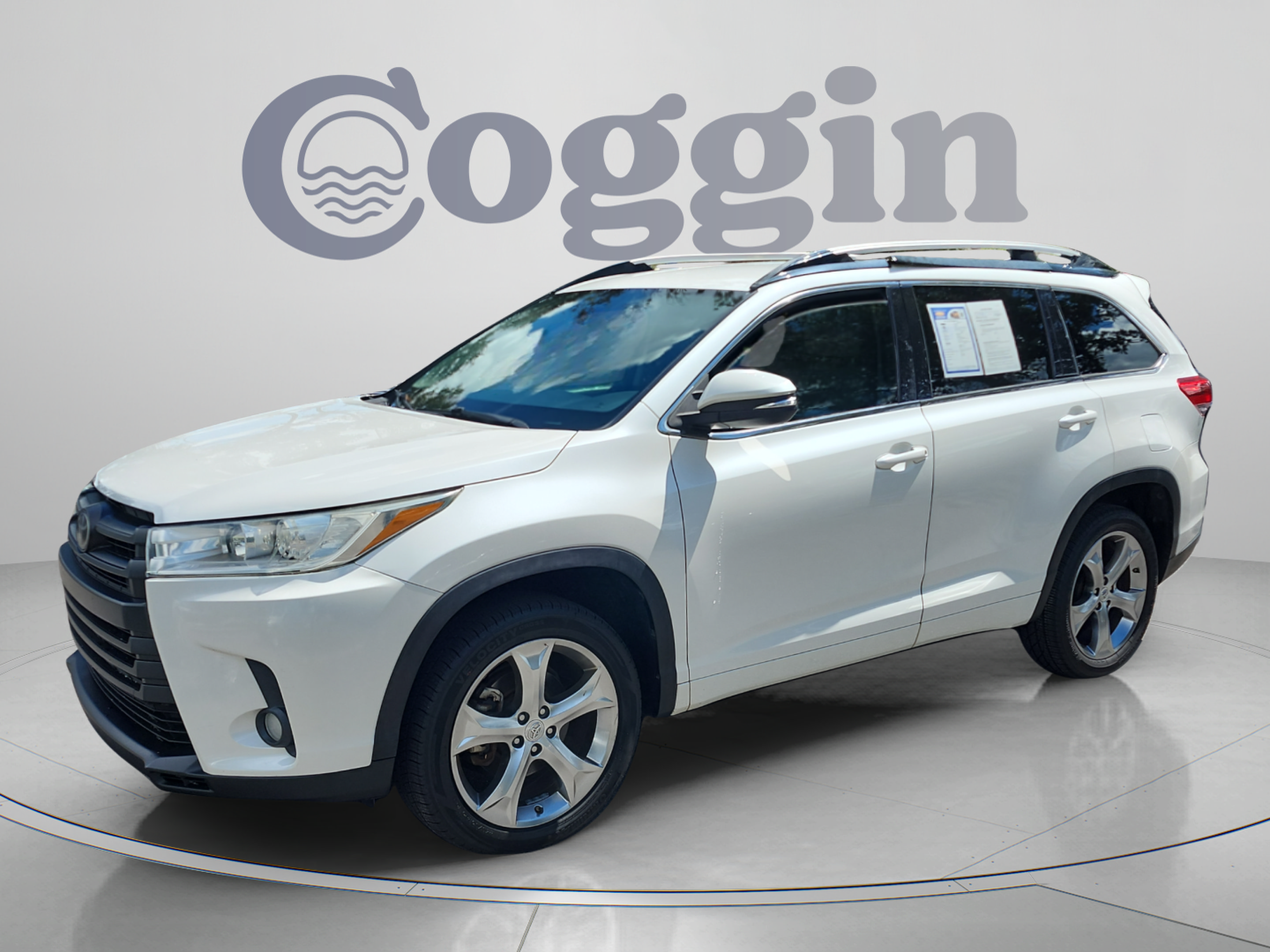 Used 2018 Toyota Highlander Plus FWD image 1