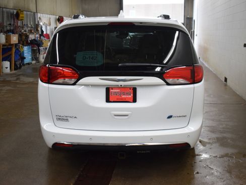 Used 2017 Chrysler Pacifica Platinum image 31