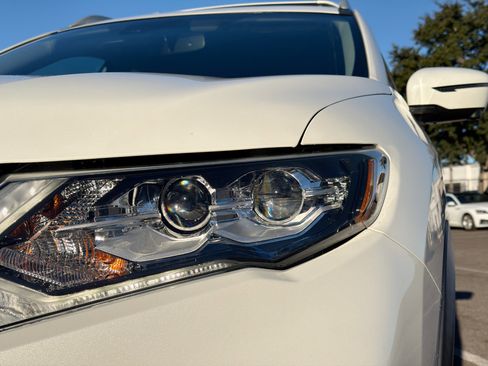 Used 2019 Nissan Rogue SL w/ Premium Package image 9