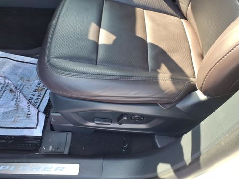 Used 2025 Ford Explorer Platinum w/ Ultimate Package image 18