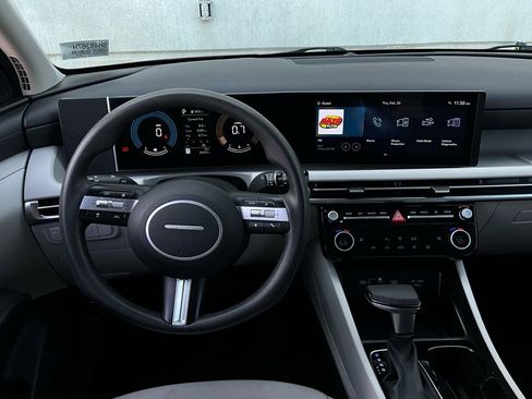 Used 2025 Hyundai Tucson SEL image 14