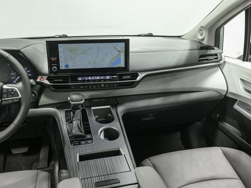 Used 2025 Toyota Sienna XLE w/ XLE Plus Package AWD/4WD image 29