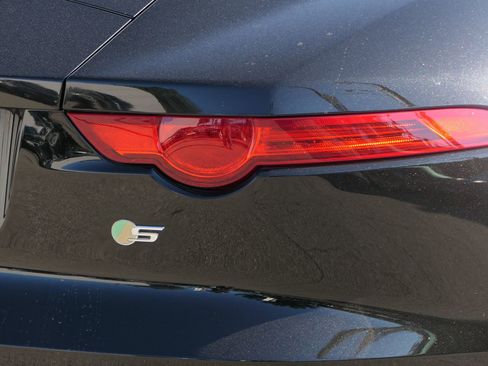 Used 2017 Jaguar F-TYPE Coupe image 4