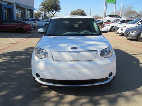 Used 2017 Kia Soul EV-e image 3