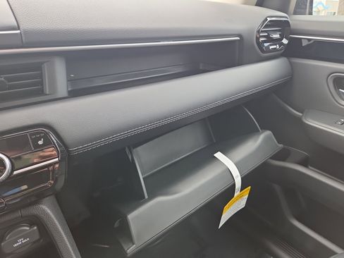 New 2025 Honda Pilot Touring image 31