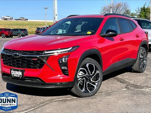 New 2026 Chevrolet Trax RS w/ Sunroof Package FWD image 1