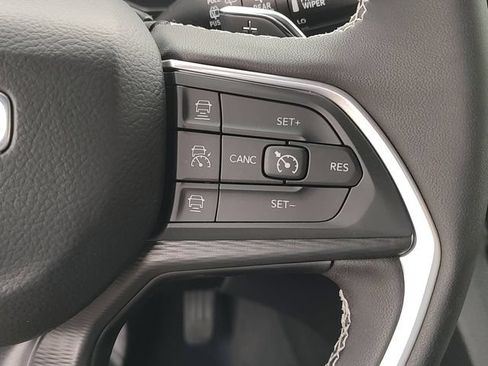 Used 2025 Jeep Grand Cherokee L Altitude AWD/4WD image 21