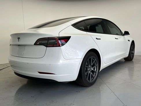Used 2018 Tesla Model 3 Mid Range image 3