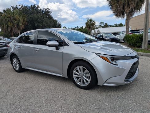 Used 2024 Toyota Corolla XLE FWD image 2
