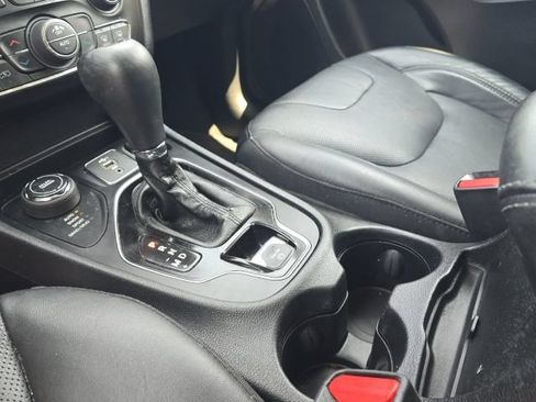 Used 2020 Jeep Cherokee Limited AWD/4WD image 37
