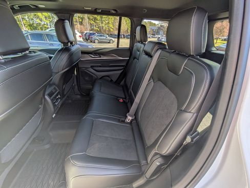 New 2026 Jeep Grand Cherokee Altitude AWD/4WD image 24