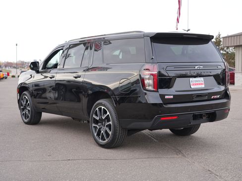 Used 2023 Chevrolet Suburban RST AWD/4WD image 5