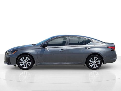 Used 2024 Nissan Altima 2.5 S image 3