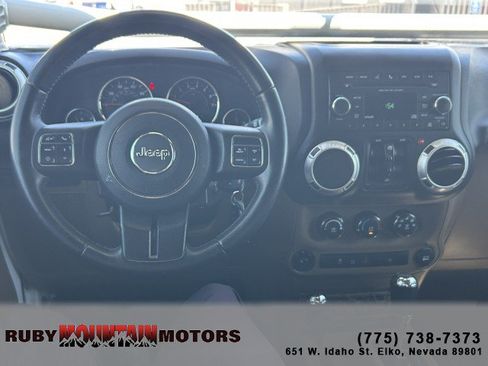 Used 2017 Jeep Wrangler Unlimited Rubicon w/ Connectivity Group AWD/4WD image 12