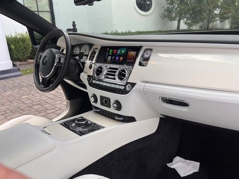 Used 2019 Rolls-Royce Wraith image 11