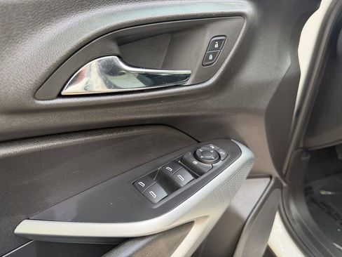 Used 2025 Chevrolet Trax LS FWD image 12