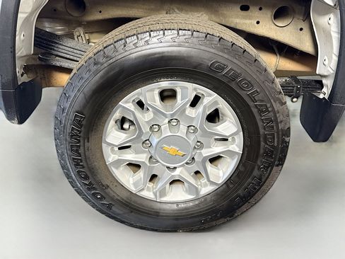 Used 2023 Chevrolet Silverado 2500 LT image 31
