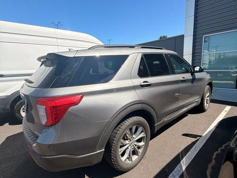 Used 2022 Ford Explorer XLT w/ Equipment Group 202A AWD/4WD image 2