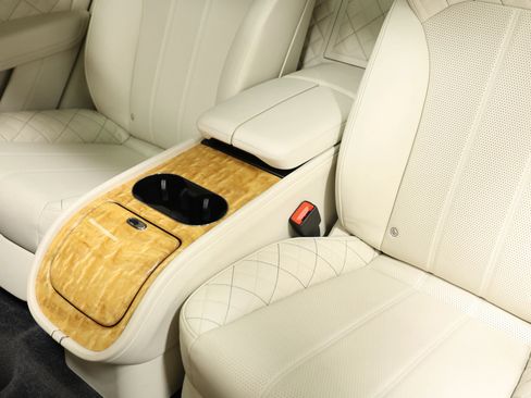 Used 2017 Bentley Bentayga AWD/4WD image 62