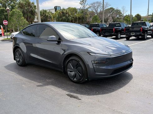 Used 2026 Tesla Model Y AWD image 7