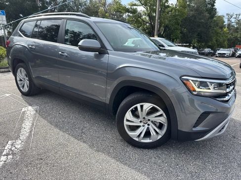 Used 2023 Volkswagen Atlas SE w/ Panoramic Sunroof Package FWD image 6