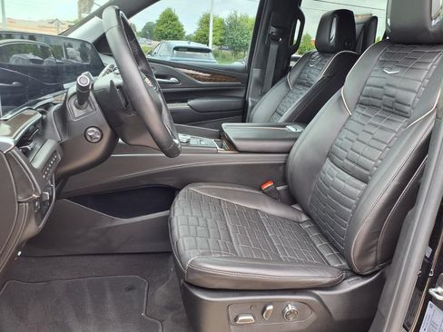 Used 2024 Cadillac Escalade Sport Platinum w/ Heavy-Duty Trailer Package AWD/4WD image 27