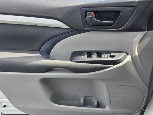 Used 2019 Toyota Highlander LE image 26