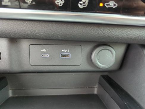 Certified 2023 Nissan Rogue SV FWD image 39
