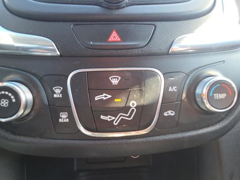 Used 2020 Chevrolet Equinox LT image 27