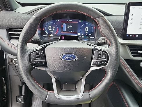 Used 2025 Ford Explorer ST-Line w/ ST-Line Street Pack AWD/4WD image 16