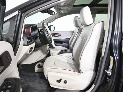 Used 2020 Chrysler Pacifica Limited w/ Advanced Safetytec Group image 23