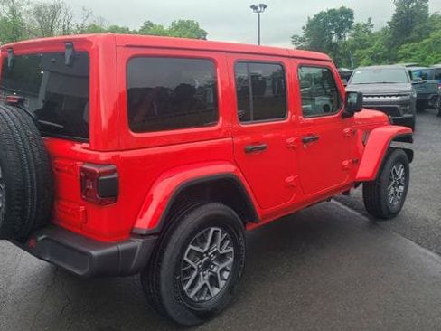 Used 2026 Jeep Wrangler Unlimited Sahara AWD/4WD image 6