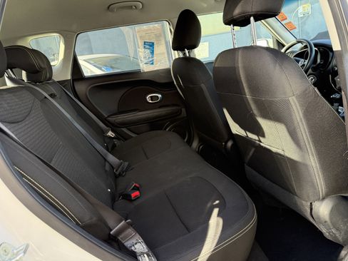 Used 2015 Kia Soul + image 19
