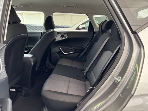 Used 2025 Kia Soul LX w/ LX Technology Package FWD image 25