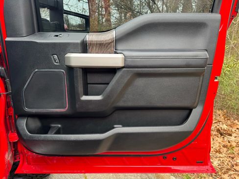 Used 2019 Ford F350 Lariat w/ Chrome Package image 11