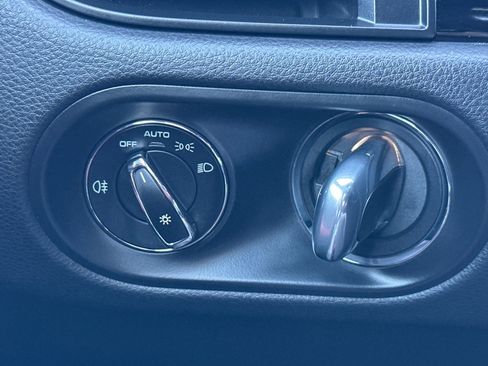 Used 2025 Porsche Macan image 23