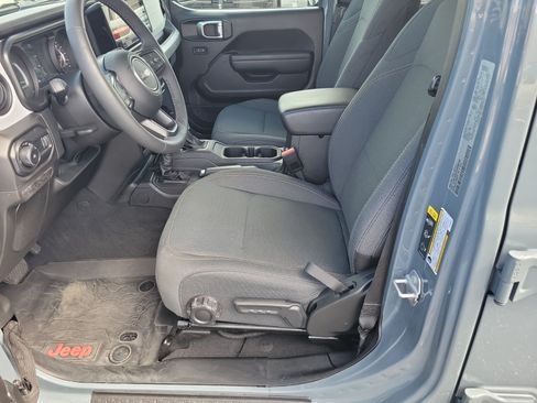 Used 2025 Jeep Wrangler Unlimited Sport AWD/4WD image 19