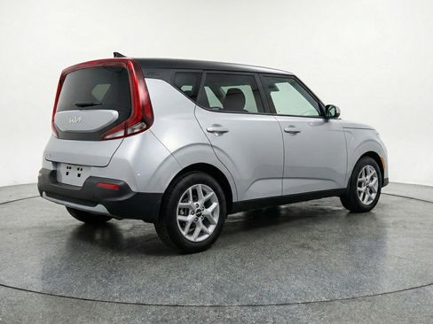 Used 2025 Kia Soul LX w/ LX Technology Package image 9