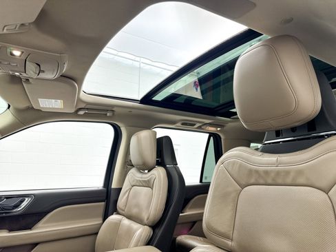 Used 2022 Lincoln Navigator Reserve image 4