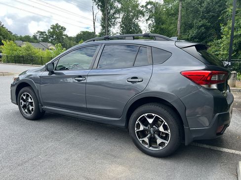 Used 2020 Subaru Crosstrek 2.0i Premium w/ Moonroof Package 2 AWD/4WD image 2