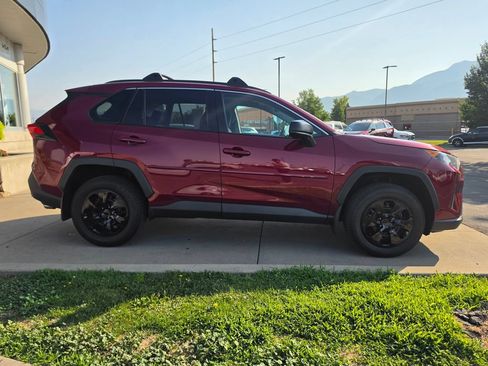 Used 2021 Toyota RAV4 LE AWD/4WD image 4