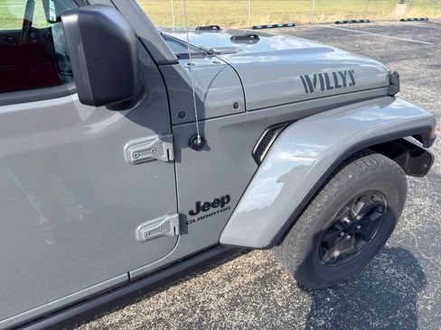 Used 2022 Jeep Gladiator Overland AWD/4WD image 9