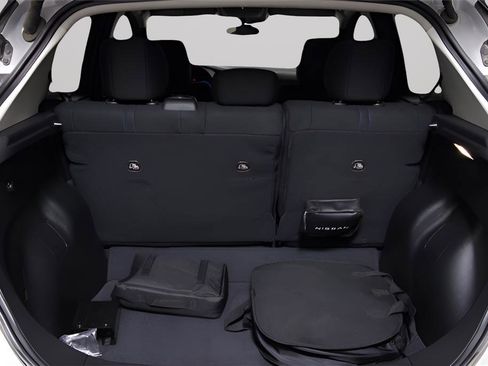 Used 2025 Nissan Leaf S image 10