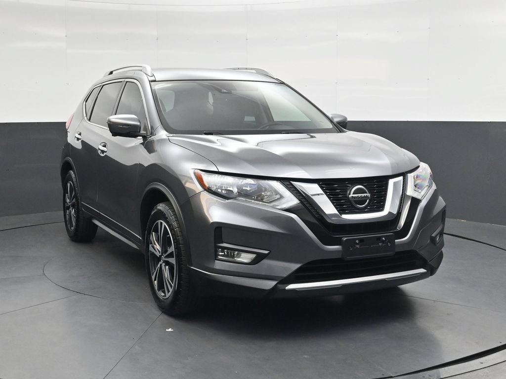 Used 2019 Nissan Rogue SV w/ Premium Package FWD image 2
