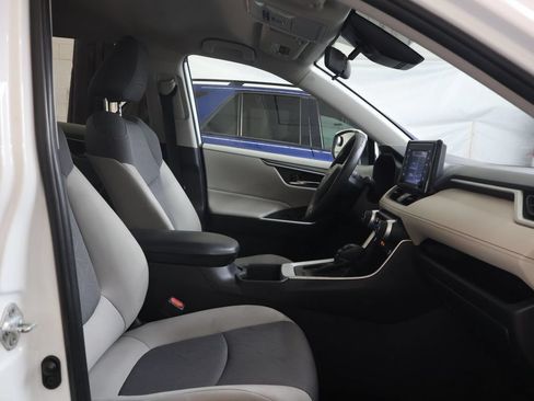 Used 2022 Toyota RAV4 XLE FWD image 9