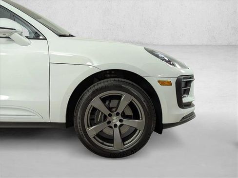 Certified 2025 Porsche Macan image 11