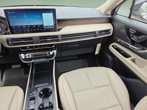 Used 2025 Lincoln Corsair Grand Touring w/ Equipment Group 301A AWD/4WD image 36