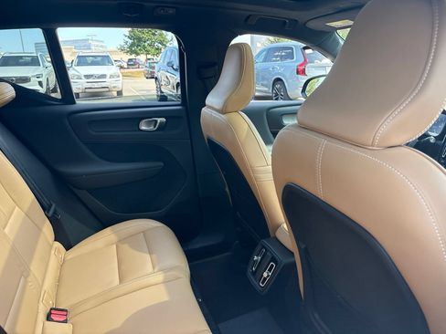 Used 2020 Volvo XC40 T4 Inscription FWD image 12