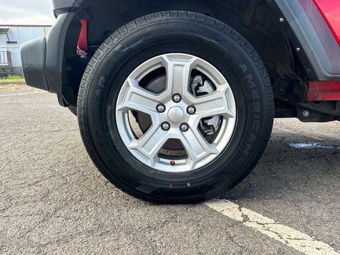 Used 2022 Jeep Wrangler Unlimited Sport AWD/4WD image 13