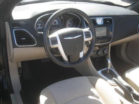 Used 2012 Chrysler 200 Touring FWD image 19